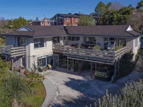 60 Acacia Crescent, Glenview