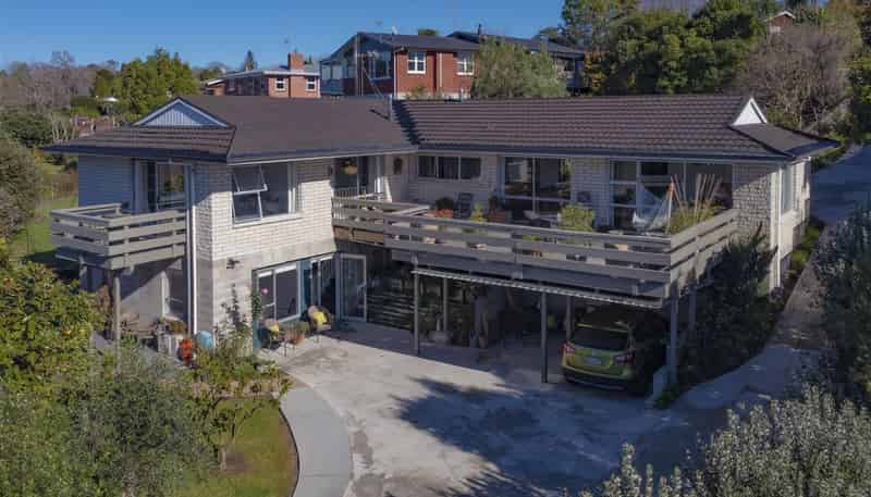 60 Acacia Crescent, Glenview