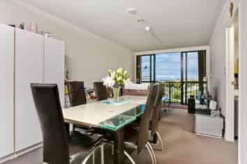 176 Broadway, Newmarket