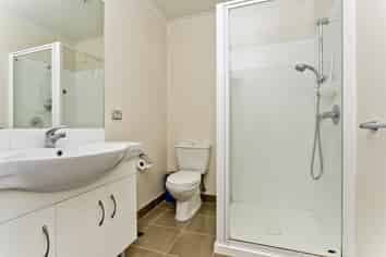 176 Broadway, Newmarket