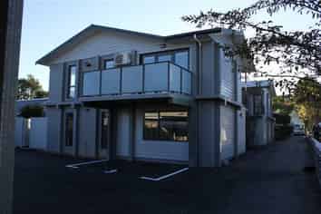 2 Chevalier Court 809 Heaphy Tce, Claudelands