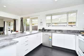 3/11 Grove Road, Addington