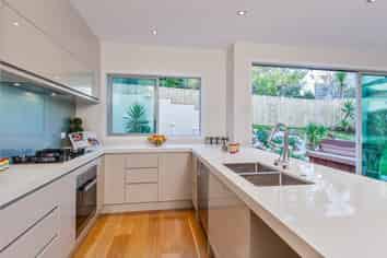 14a Colonel Barton Glade, Saint Johns