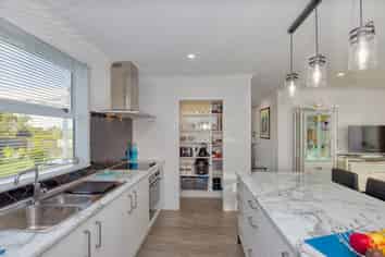 1 Wharuka Glade, Mangawhai