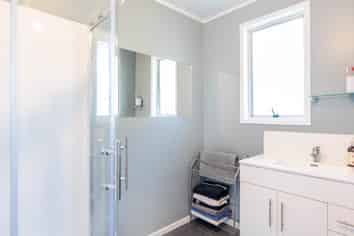 25 Scarlet Drive, Ranui