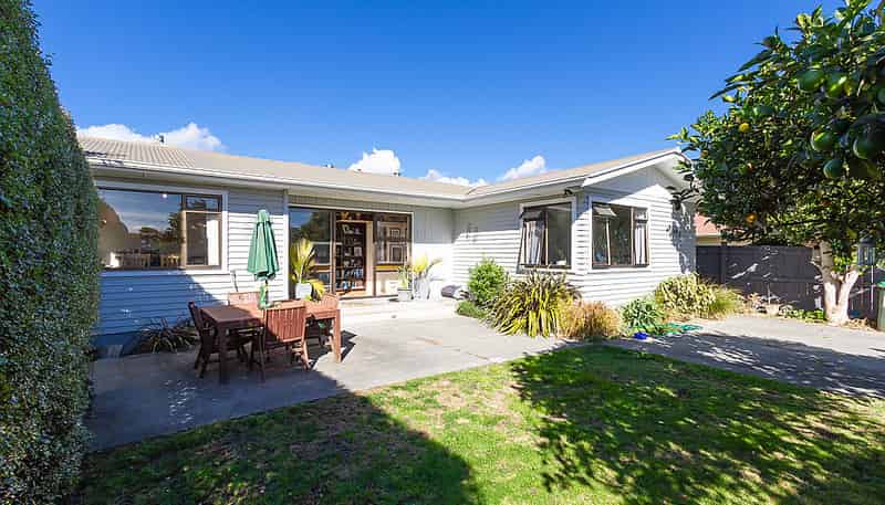 102 & 102A Harold Holt Avenue, Pirimai