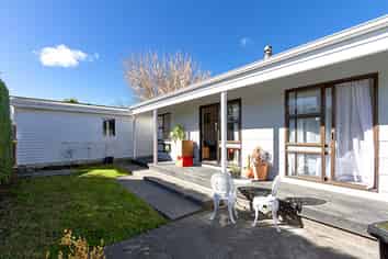 102 & 102A Harold Holt Avenue, Pirimai