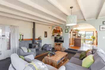 102 & 102A Harold Holt Avenue, Pirimai