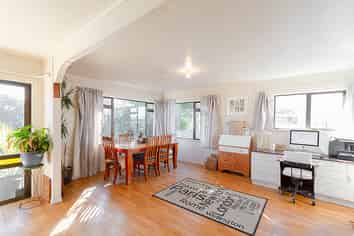 102 & 102A Harold Holt Avenue, Pirimai