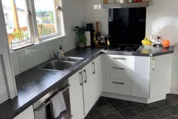 12 Cron Ave, Te Atatu South