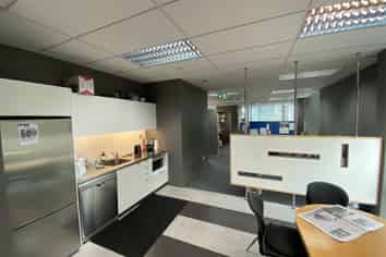 Rare, Road Front, Ground Floor Office 310m²