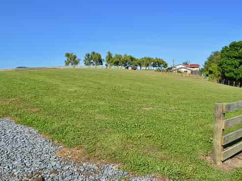 2 Honoiti Ranapiri Pl, Manakau