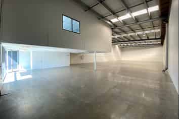 Immaculate & Clear Span