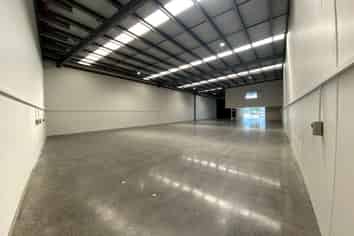 Immaculate & Clear Span