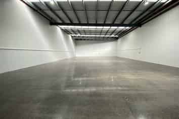 Immaculate & Clear Span