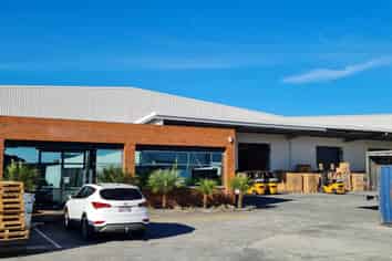 Warehouse with large yard