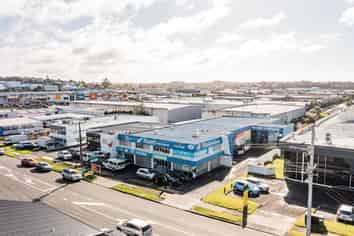 Big Profile Warehouse + Showroom Opportunity