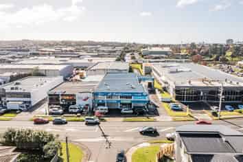 Big Profile Warehouse + Showroom Opportunity