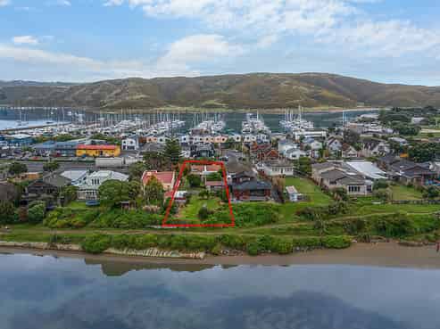 12 Mana Esplanade, Paremata