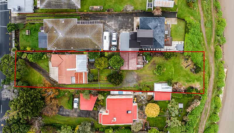 12 Mana Esplanade, Paremata