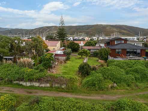 12 Mana Esplanade, Paremata