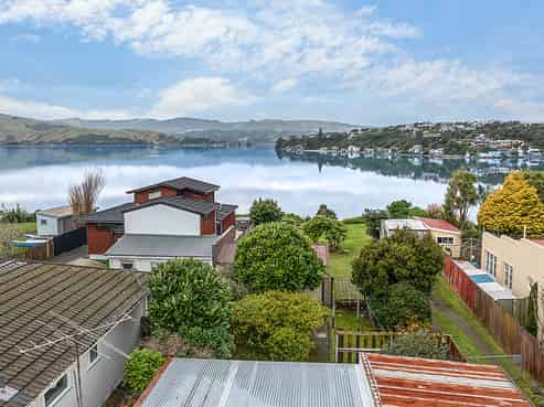 12 Mana Esplanade, Paremata