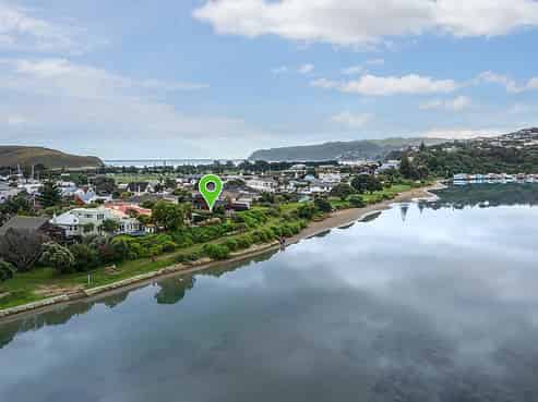 12 Mana Esplanade, Paremata