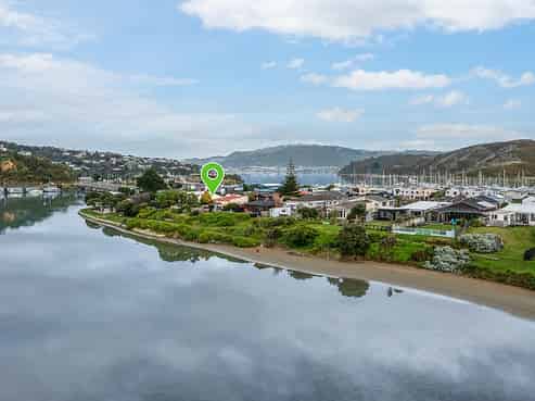 12 Mana Esplanade, Paremata