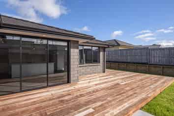 5 Olney Court, One Tree Point