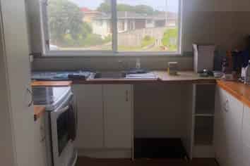 18 Simcox St, Otaki Beach