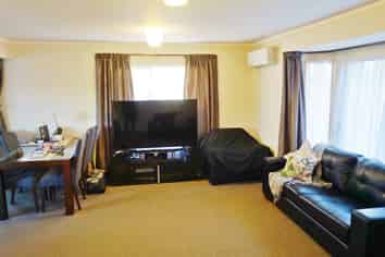 2/14 Sandgate Avenue, Botany Downs