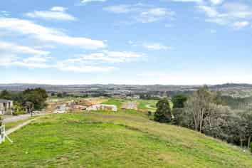 17 Michael Bosher Way, Flat Bush