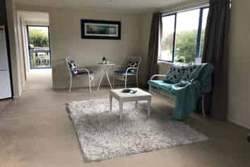 8b Shelly Bay Road, Beachlands