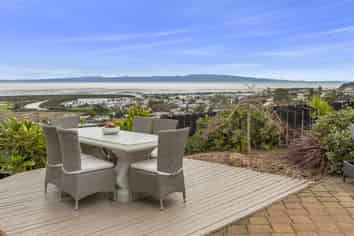 306 Grafton Road, Thames