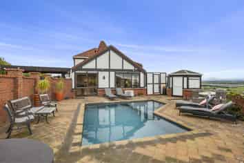 306 Grafton Road, Thames