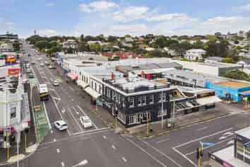 High Profile Dominion Road Bar/Restaurant Space!