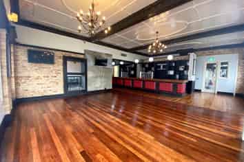 High Profile Dominion Road Bar/Restaurant Space!