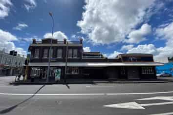 High Profile Dominion Road Bar/Restaurant Space!
