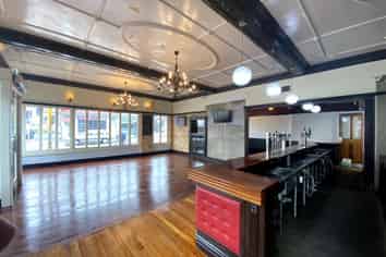 High Profile Dominion Road Bar/Restaurant Space!