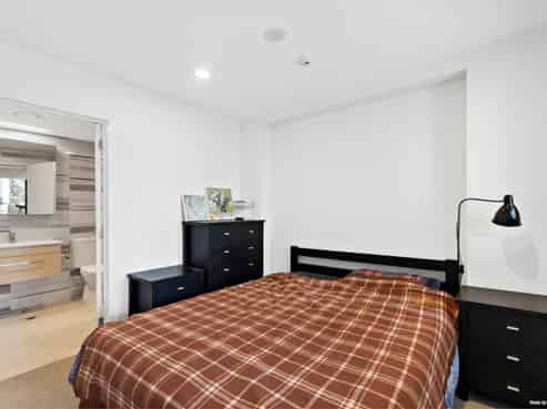 215/10 Lion Place, Epsom