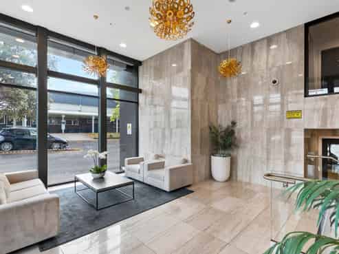 215/10 Lion Place, Epsom