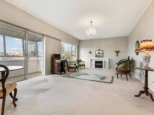 9/11 St Georges Bay Road, Parnell