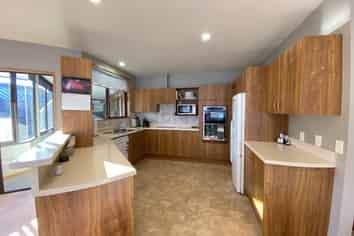 1234 Bay View Road, Kelvin Heights