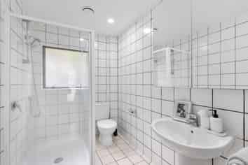 6/165A Carrington Road, Mount Albert