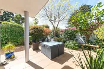 2/11 Spears Place, Botany Downs