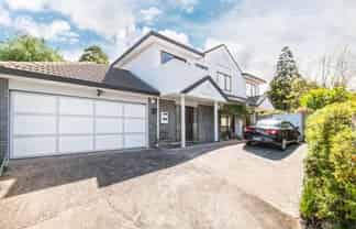 2/11 Spears Place, Botany Downs
