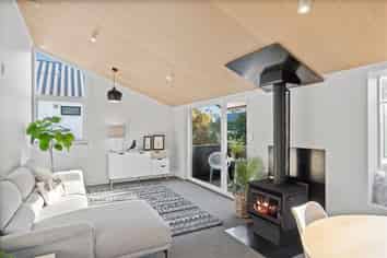 2/63 Papanui Road, Merivale