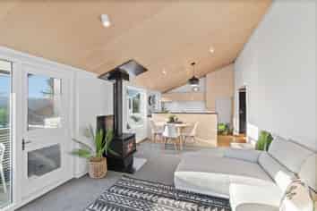 2/63 Papanui Road, Merivale