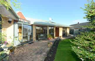 2/208 Avonhead Road, Avonhead