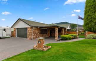 4 McCahon Drive, Pukehangi